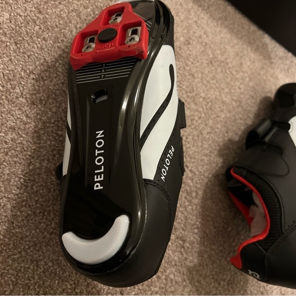 Peloton Cycling Shoes Unisex Sz 41 Cleats Black Red - Picture 10 of 11